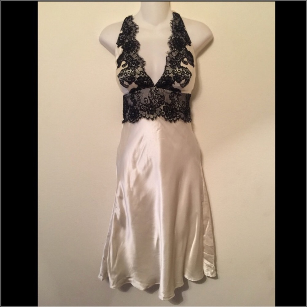 White House black market dress 100% Silk size 2